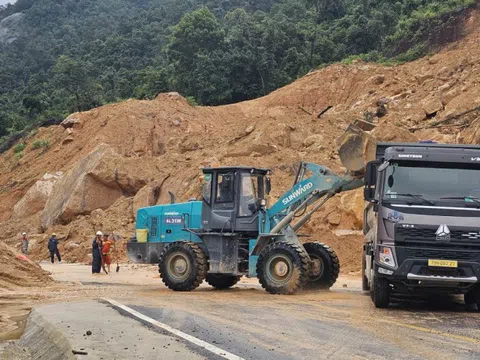 Công bố tình huống khẩn cấp về thiên tai trên QL1, đường Trường Sơn Đông