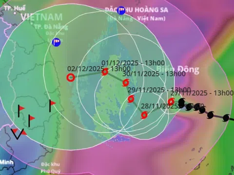 Bão số 15 Koto vẫn giật cấp 15, đảo hướng "dị thường"