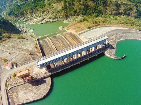 Thủy điện Hủa Na (HNA): Người nhà lãnh đạo thoái sạch vốn khi cổ phiếu thủng đáy ngắn hạn, lợi nhuận 9 tháng vượt 200% kế hoạch