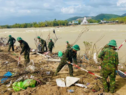 Gần 9.000 cán bộ, chiến sĩ Quân khu 5 dốc sức khắc phục mưa lũ tại Đắk Lắk