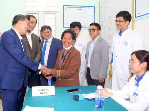 Khám bệnh, cấp thuộc miễn phí cho 1.000 người dân vùng lũ TP. Huế