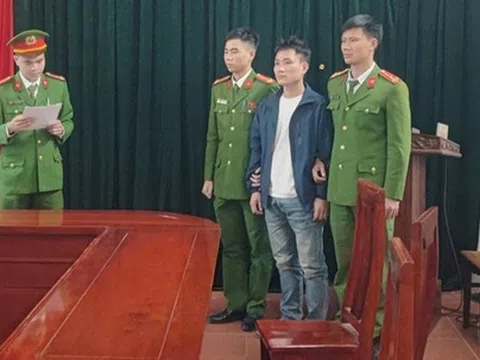 Bắt đối tượng đánh vỡ đầu Tổ trưởng an ninh vì bị nhắc đội mũ bảo hiểm