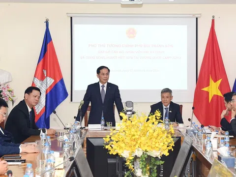 Phó Thủ tướng Bùi Thanh Sơn thăm Đại sứ quán, cộng đồng người Việt tại Campuchia