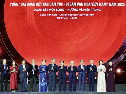 Hơn 540 tỉ đồng ủng hộ đồng bào miền Trung trong đêm khai mạc Tuần Đại đoàn kết các dân tộc Việt Nam