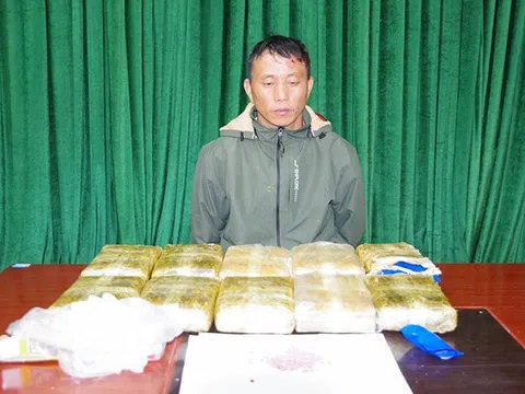 Mang 60.000 viên ma túy tổng hợp đi bán, người đàn ông bị bắt