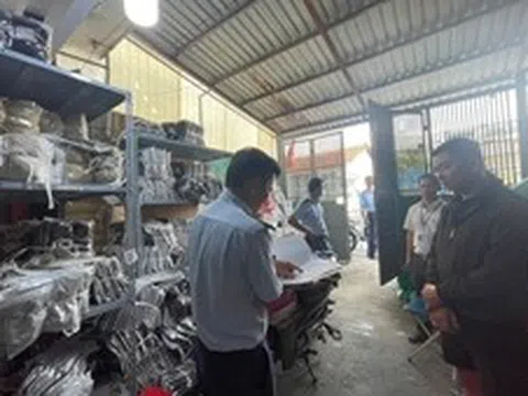 TP Hồ Chí Minh: Tạm giữ 1.500 áo khoác không rõ nguồn gốc được rao bán trên mạng xã hội