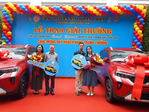 Khách hàng trúng 2 ô tô khi mua Yến sào Khánh Hoà