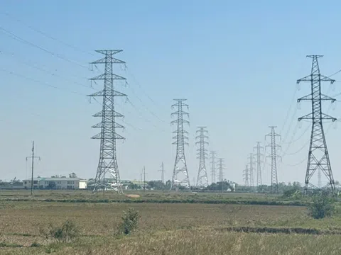 Đóng điện đường dây 220kV Đô Lương – Nam Cấm