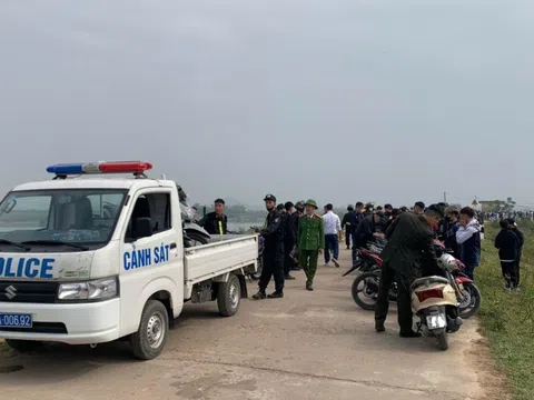 Tạm giữ 50 xe máy vi phạm của nhóm thanh thiếu niên đu trend "cây cô đơn"