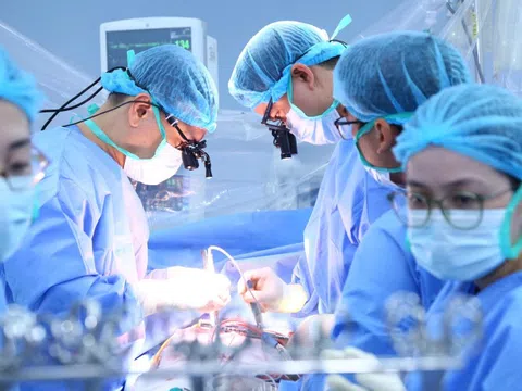 Trái tim xuyên Việt 1.600 km hồi sinh bé trai 9 tuổi