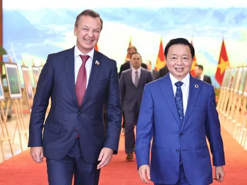 Phó Thủ tướng Trần Hồng Hà tiếp Phó Chủ tịch thứ nhất Hội đồng liên bang Quốc hội Liên bang Nga A.V. Yatskin