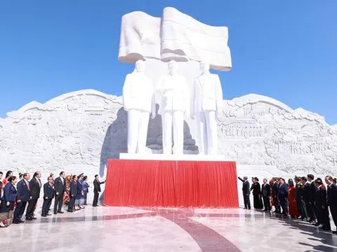 Khánh thành Công viên Hữu nghị Lào - Việt Nam: Biểu tượng sinh động của mối quan hệ thủy chung, son sắt