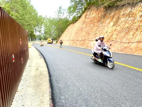 Lâm Đồng: Mở đường tạm qua đèo Mimosa, khôi phục giao thông sau 10 ngày tê liệt do sạt lở