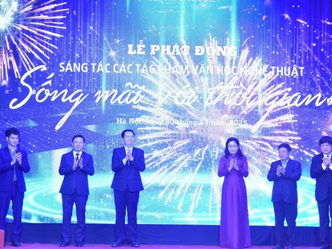 Phát động sáng tác tác phẩm văn học, nghệ thuật 'Sống mãi với thời gian'