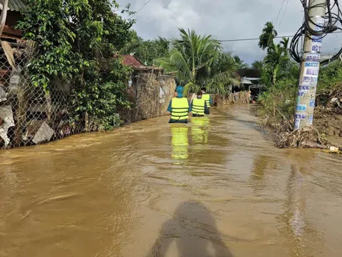 Mưa lũ diễn biến phức tạp, Khánh Hòa yêu cầu khẩn trương sơ tán người dân