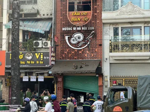 Cháy quán ăn tại Tp.HCM lúc rạng sáng, nhiều người thương vong