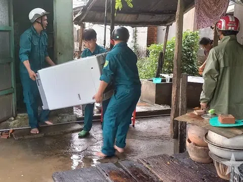 Ngập lụt ở Lâm Đồng: Quốc lộ 1A bị phong tỏa, ứng cứu khẩn cấp 3 tàu bị trôi