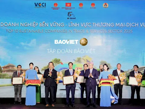 Tập đoàn Bảo Việt nhận danh hiệu Ngôi sao CSI, 10 năm liên tiếp được vinh danh 'Top 10 Doanh nghiệp bền vững nhất Việt Nam'