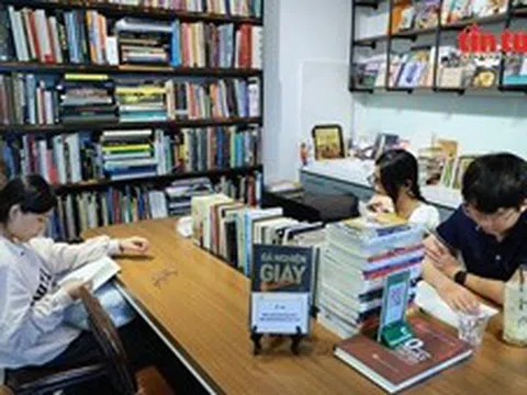 Độc đáo quán cà phê ‘trả công’ cho khách đọc sách ở TP Hồ Chí Minh