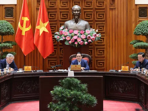 Thủ tướng: Xây dựng giải pháp tổng thể, toàn diện, căn cơ phòng, chống sụt lún, sạt lở, ngập úng, hạn hán, xâm nhập mặn vùng ĐBSCL