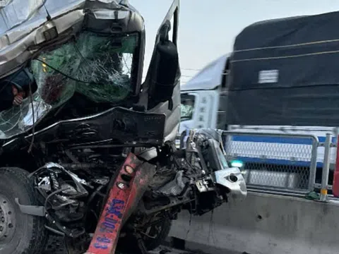 Hiện trường vụ tai nạn trên cao tốc Bùng – Vạn Ninh khiến 5 người thương vong