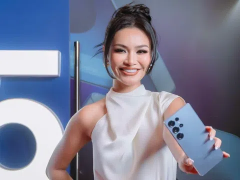 Hàng trăm khách hàng nhận Galaxy S25 tại Di Động Việt ngay trong đêm trả hàng và mở bán