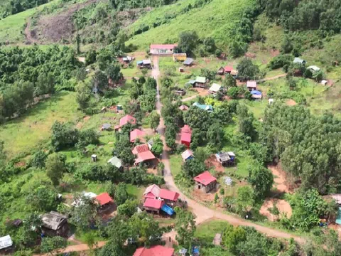 Nữ trưởng bản và những thay đổi bất ngờ tại bản nghèo "ba không"