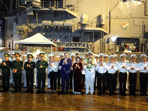 Đoàn tàu Hải quân Hoa Kỳ cập cảng Tiên Sa, bắt đầu chuyến thăm Đà Nẵng