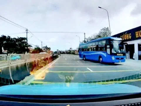 Xe khách đi ngược chiều bị người dân quay clip gửi Cục CSGT