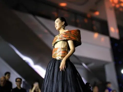 Váy dạ hội lấy cảm hứng từ lò gạch trăm tuổi ở Vĩnh Long gây chú ý