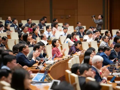 Thông qua Luật Báo chí (sửa đổi), cấp thẻ nhà báo lần đầu phải qua lớp bồi dưỡng nghiệp vụ