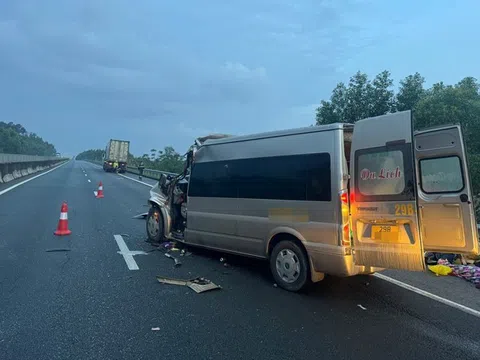 Điều bất ngờ về tài xế xe khách và xe container vụ tai nạn 4 người chết ở Đà Nẵng