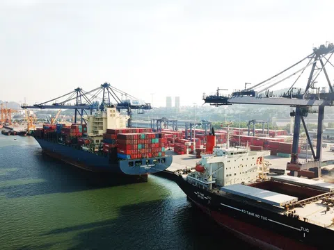 Khi doanh nghiệp tư nhân giải bài toán điểm nghẽn logistics