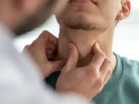 Đau họng đi khám, người đàn ông phát hiện mắc 4 loại ung thư