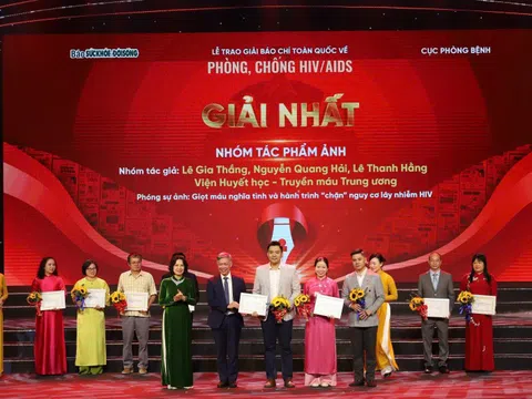 Trao giải “Giải báo chí toàn quốc về phòng, chống HIV/AIDS”