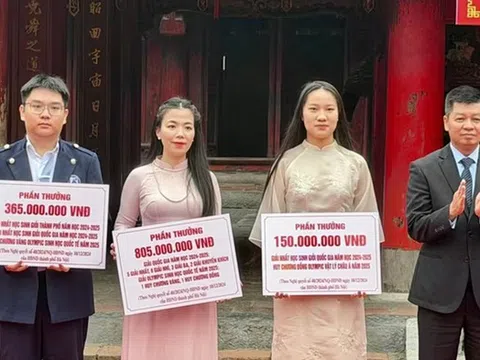 2 học sinh Hà Nội giành Huy chương Vàng Olympic quốc tế được thưởng hơn 600 triệu đồng