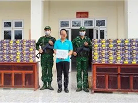 Bắt giữ các đối tượng vận chuyển pháo trái phép