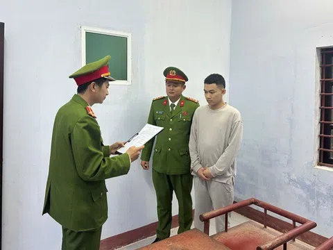 Khởi tố tài xế ô tô cố tình tông thẳng vào một nhóm người