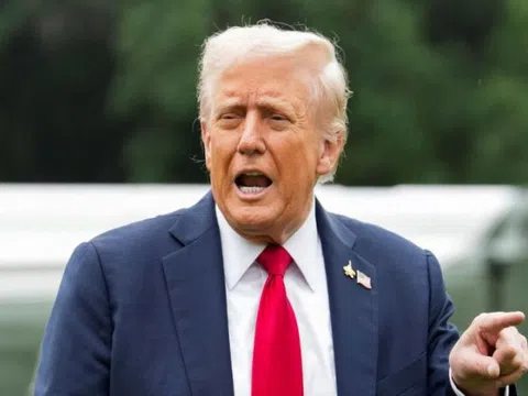 Tổng thống Donald Trump “thất vọng” với Kyiv và Moscow