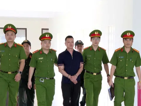 Cựu chỉ huy trưởng quân sự nhận tiền của “ông trùm" Vi "ngộ" để chạy án