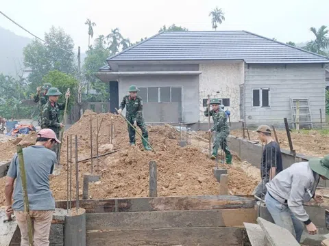 Bộ CHQS TP. Huế chỉ đạo đẩy nhanh tiến độ xây nhà cho người dân vùng lũ