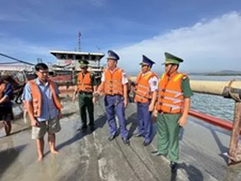 Bộ Tư lệnh Vùng Cảnh sát biển 3 bắt giữ tàu vận chuyển cát trái phép
