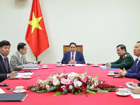 Thủ tướng Phạm Minh Chính điện đàm với Thủ tướng Malaysia