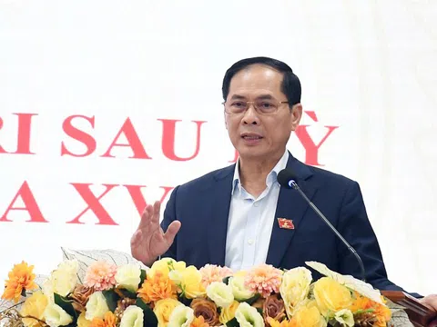 Phó Thủ tướng Bùi Thanh Sơn chia sẻ với cử tri Phú Thọ về những dấu ấn nổi bật nhiệm kỳ 2021-2025