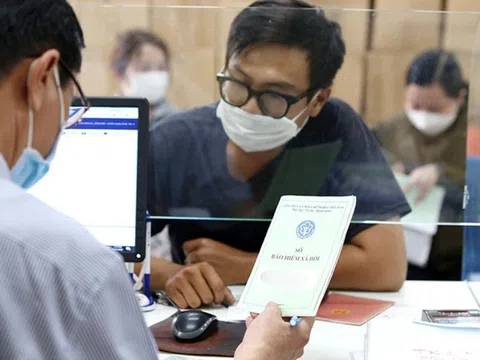 Có được cùng lúc tham gia BHXH bắt buộc và tự nguyện để được hưởng lương hưu cao hơn?