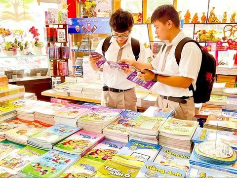 Khi sự ổn định của giáo dục bắt đầu từ việc chọn đúng bộ sách giáo khoa