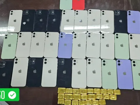 Phát hiện 24 lượng vàng cùng 32 iPhone trong hành lý ký gửi