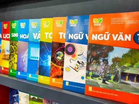 Cần quan tâm đến yếu tố bản quyền và cơ sở pháp lý khi chọn bộ SGK thống nhất