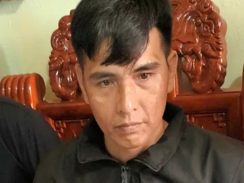 Bí mật bên trong ngôi nhà tường rào cao, nuôi 10 con chó cùng hệ thống camera giám sát xung quanh