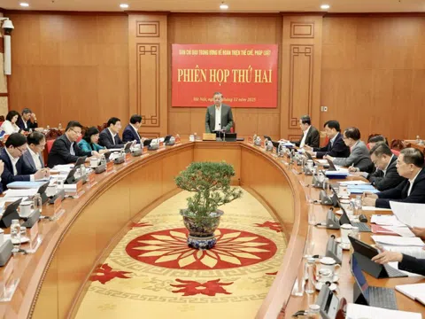 Hoàn thiện thể chế, tháo gỡ ‘điểm nghẽn’ để tạo động lực phát triển đất nước